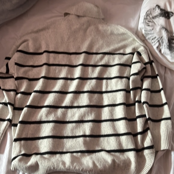 Reitmans turtle neck sweater - Picture 2 of 3